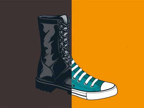 Geteilte Zeichnung eines Springerstiefels auf braunen Hintergrund und eines sportlichen Schuhs auf orangenem Hintergrund