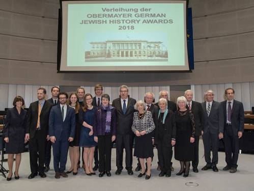 Die Preisträgerinnen und Preisträger der German Jewish History Awards 2018 mit dem ehemaligen Parlamentspräsidenten Ralf Wieland und weiteren Jury-Mitgliedern. Die GJHA wurden später in "Obermayer Awards" umbenannt.