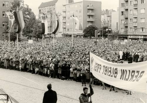 Demonstration vor dem Rathaus Schöneberg, 16. August 1961
