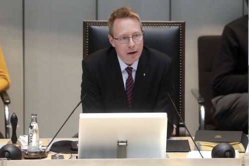 Der Präsident des Abgeordnetenhauses von Berlin Dennis Buchner / Bild: Sven Darmer