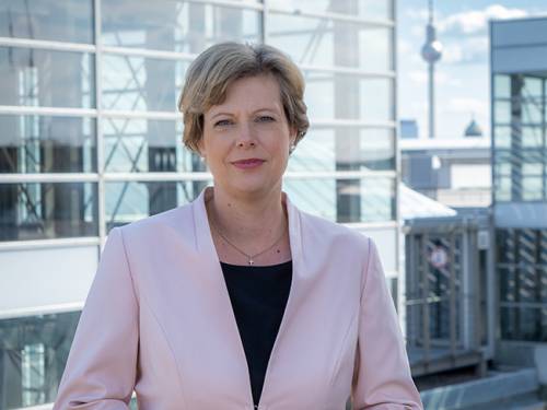 Präsidentin Cornelia Seibeld auf dem Dach des Abgeordnetenhaus von Berlin