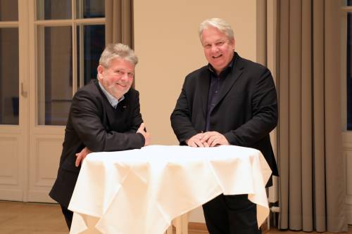 Mitglieder der Parlamentarischen Vereinigung Berlin e. V. Alex Lubawinski und Thomas Isenberg bei der Jahreshauptversammlung am 26. Februar 2024.